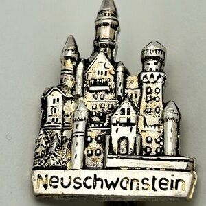 Vintage Neuschwanstein Hat PIN - Germany